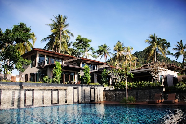 Outdoor pool, pool umbrellas, sun loungers
