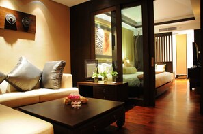 32-英寸液晶电视 （配备有线频道）、电视