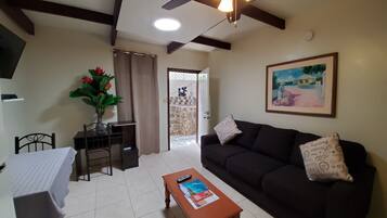 1 makuuhuone, ylelliset vuodevaatteet, yksilöllisesti sisustettu