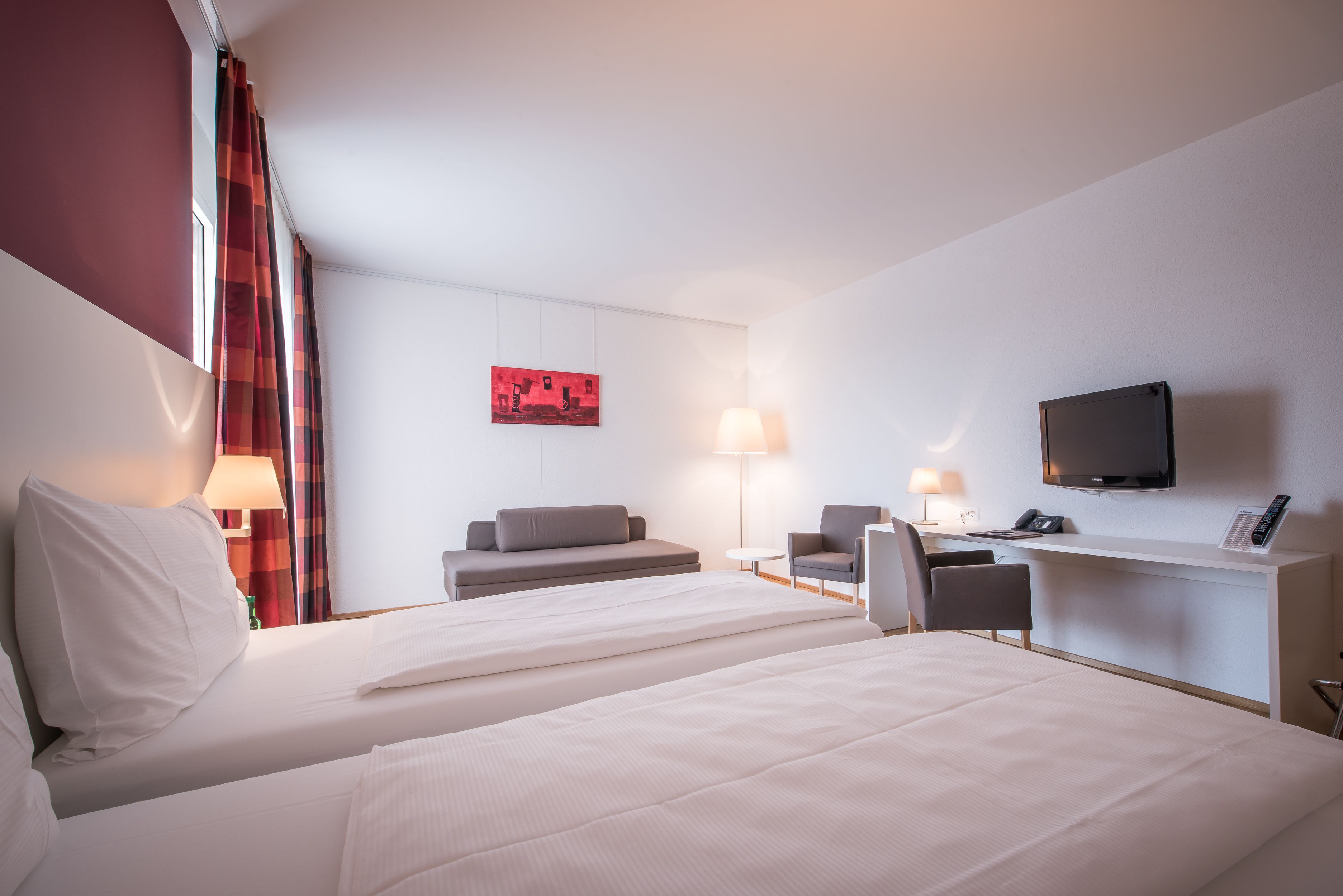 double room (large) | 1 bedroom, in-room safe, desk, soundproofing