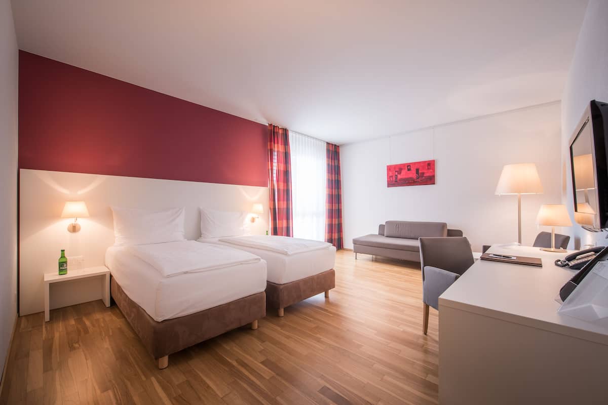 Doppelzimmer (Large) | 1 Schlafzimmer, Zimmersafe, Schreibtisch, schallisolierte Zimmer