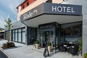 Exterior - Hotel Arcade (Sins)