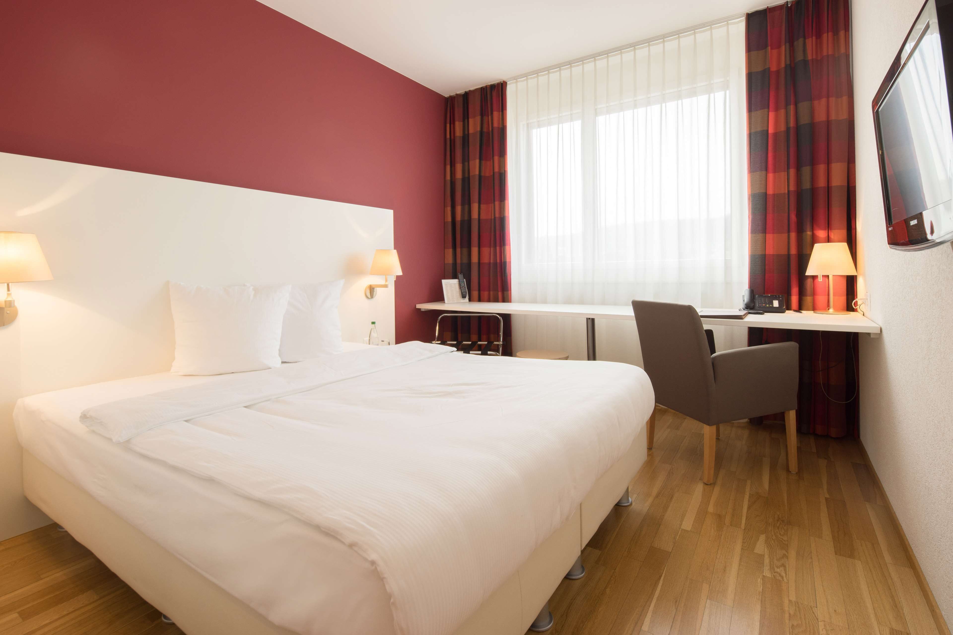 single room (grandlit) | 1 bedroom, in-room safe, desk, soundproofing