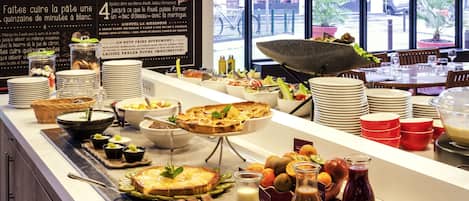 Daily buffet breakfast (EUR 13.9 per person)