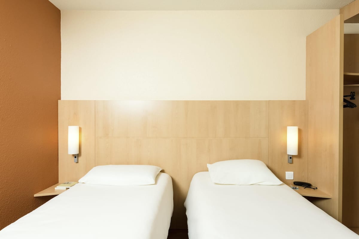 Standard Room, 2 Twin Beds | 1 bedroom, Egyptian cotton sheets, premium bedding, in-room safe