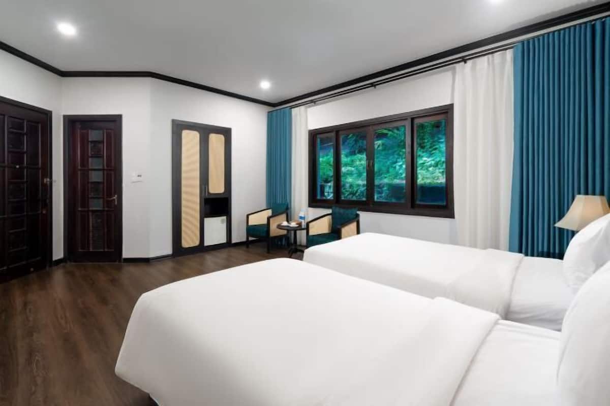 Minibar, desk, blackout curtains, soundproofing