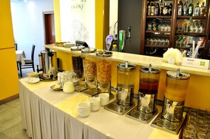Petit déjeuner buffet servi tous les jours en supplément