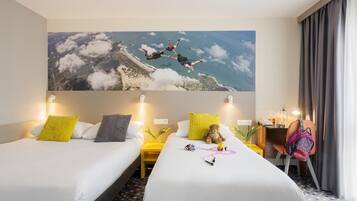 Standardzimmer, Mehrere Betten | Schreibtisch, schallisolierte Zimmer, Bügeleisen/Bügelbrett