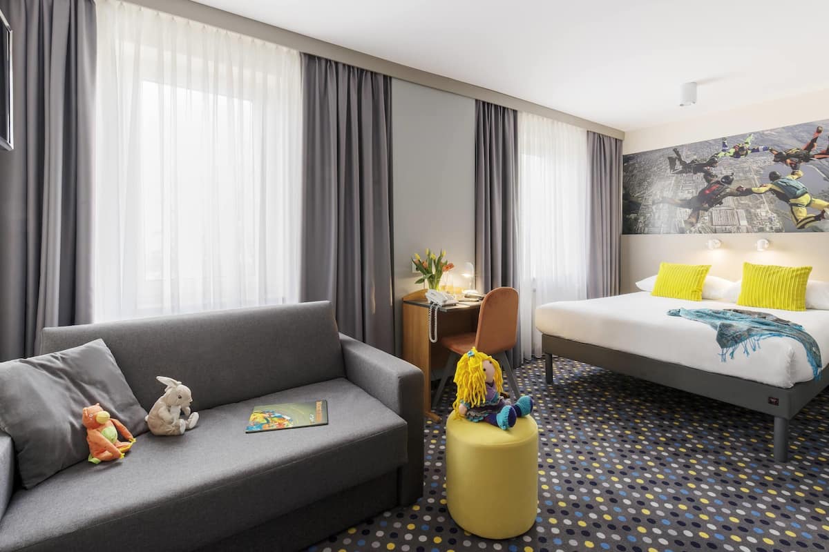 Standard Double Room, 1 Double Bed with Sofa bed | Desk, soundproofing, iron/ironing board, free cribs/infant beds