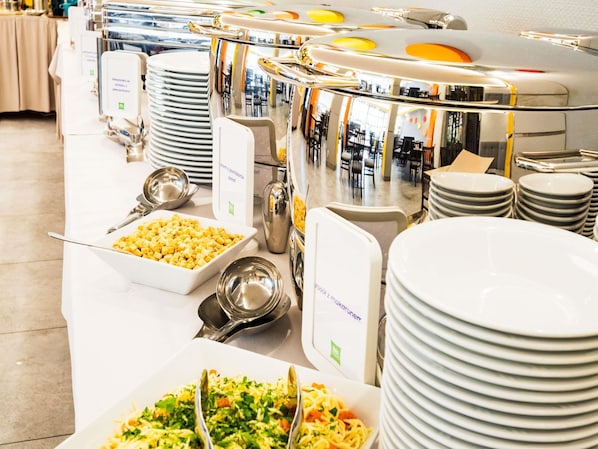 Breakfast, lunch and dinner served  - ibis Styles Warszawa West (Ozarow Mazowiecki)