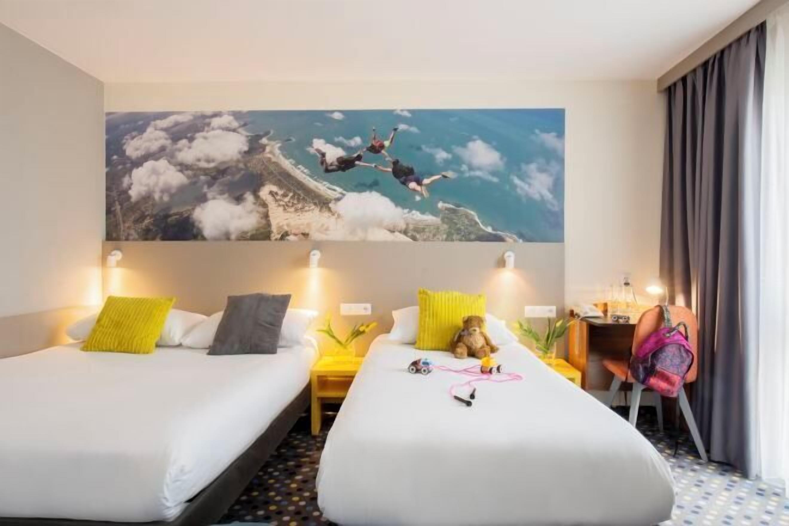 Meja kerja, kedap suara, dan setrika/meja setrika