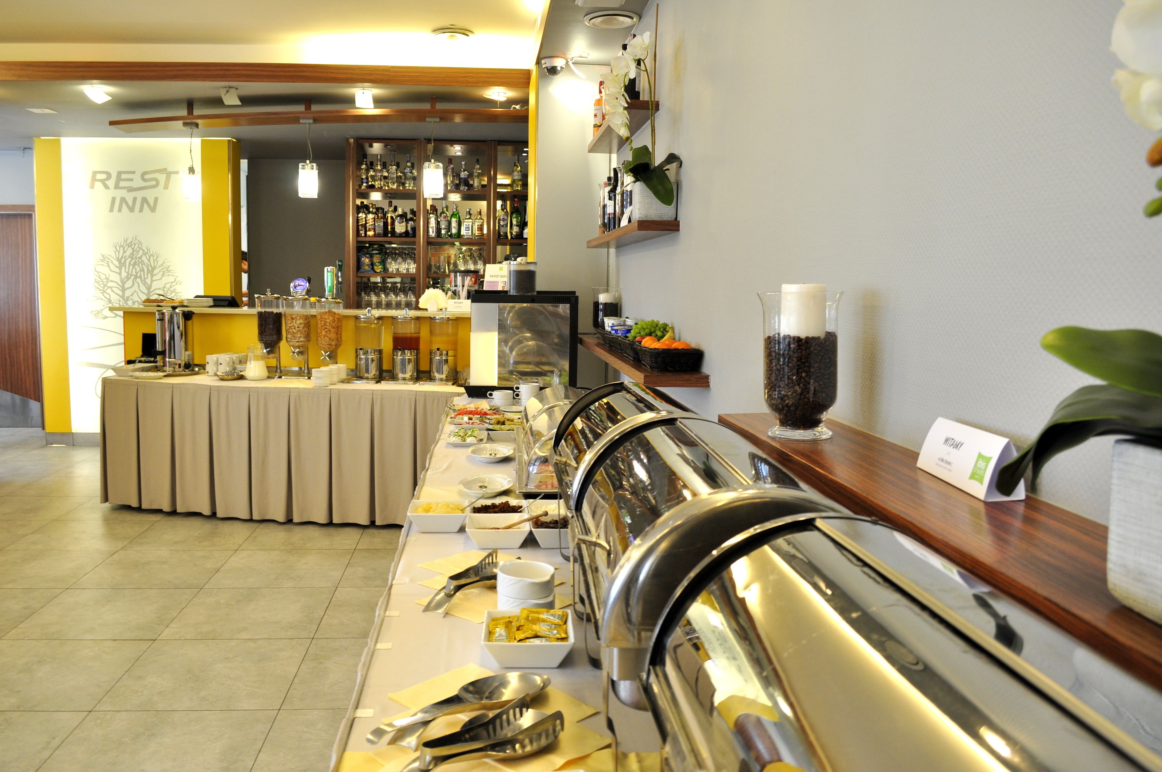 Café da manhã com buffet diário (PLN 50 por pessoa) 