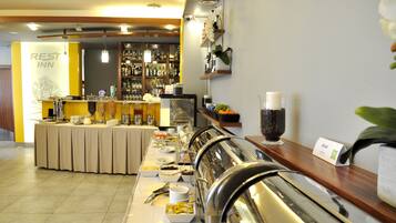 Daily buffet breakfast (PLN 50 per person)