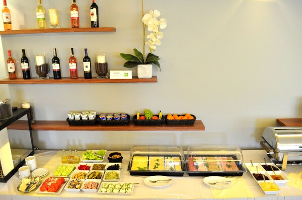 Daily buffet breakfast (PLN 50 per person)