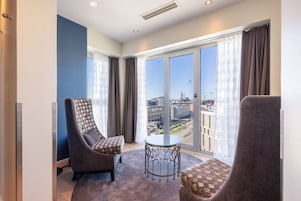 Suite | City view