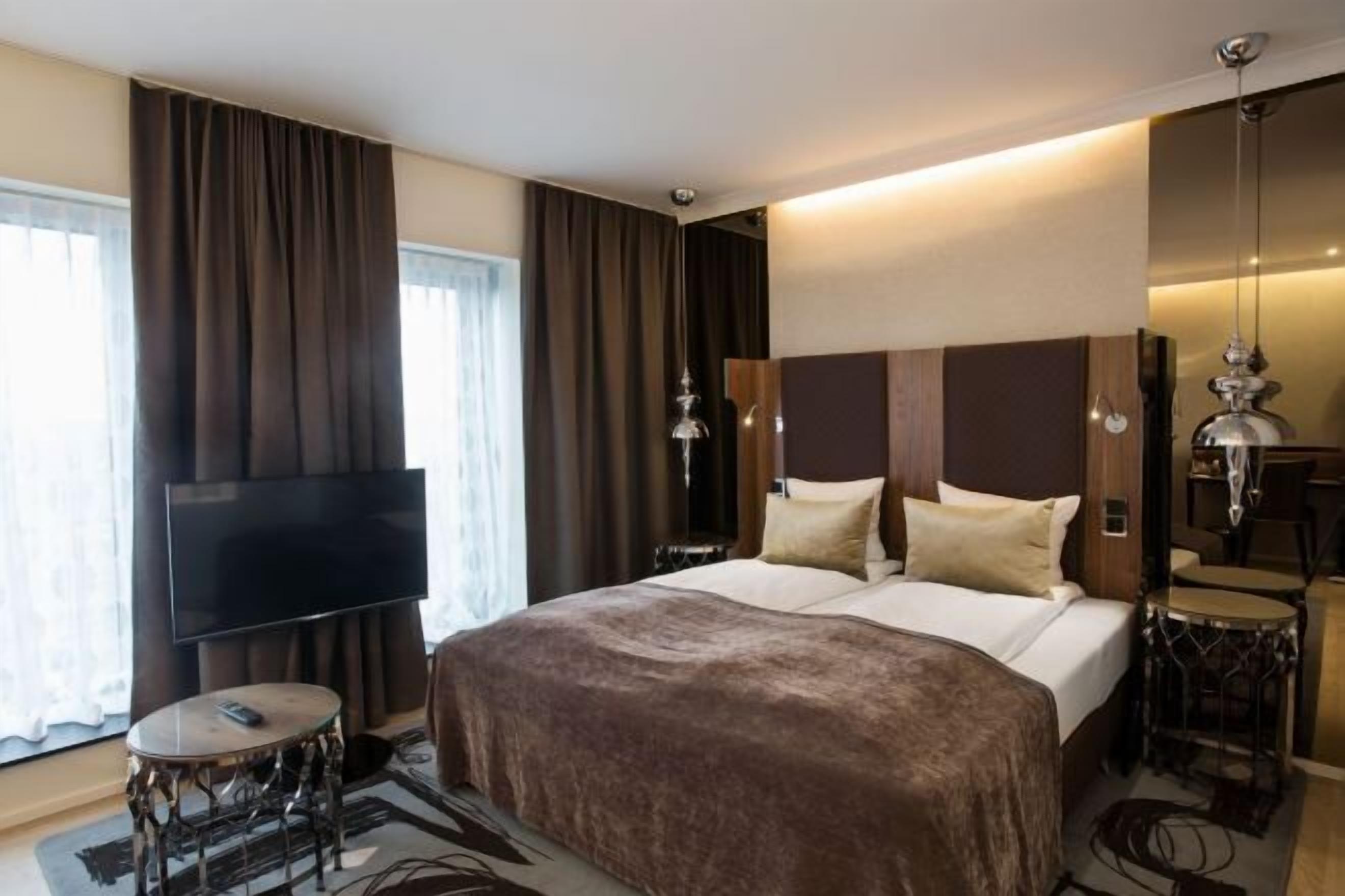 Ropa de cama de alta calidad, minibar, caja fuerte