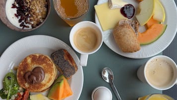 Tägliches Frühstücksbuffet gegen Gebühr