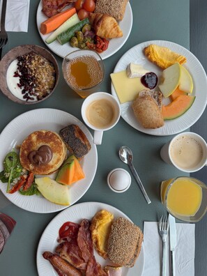 Daily buffet breakfast for a fee - Tivoli Hotel (Copenhagen)