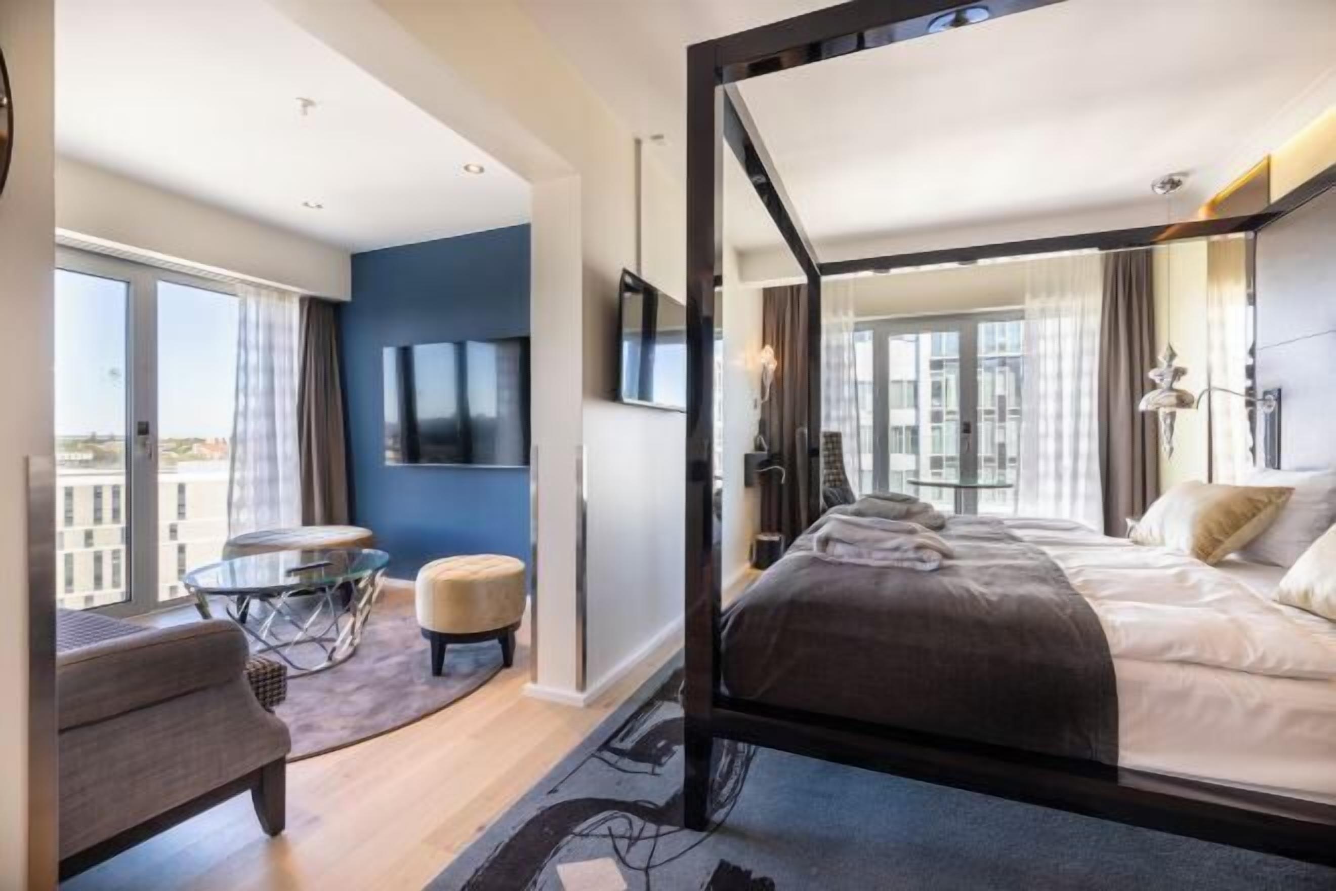 Premium bedding, pillow-top beds, minibar, in-room safe