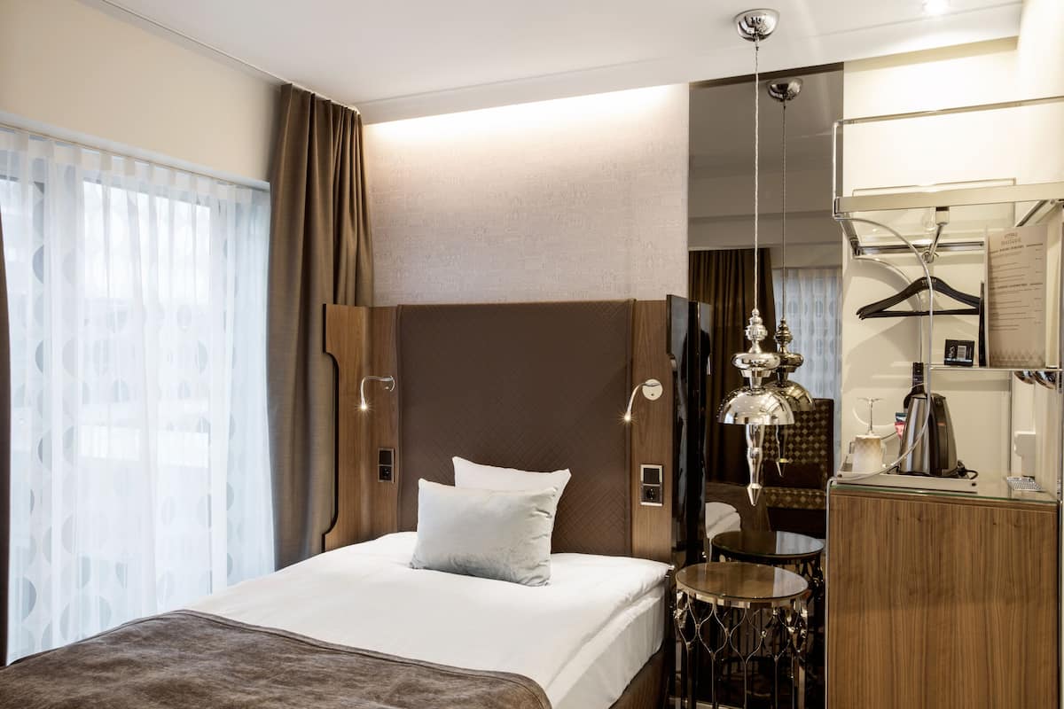 1 bedroom, premium bedding, minibar, in-room safe