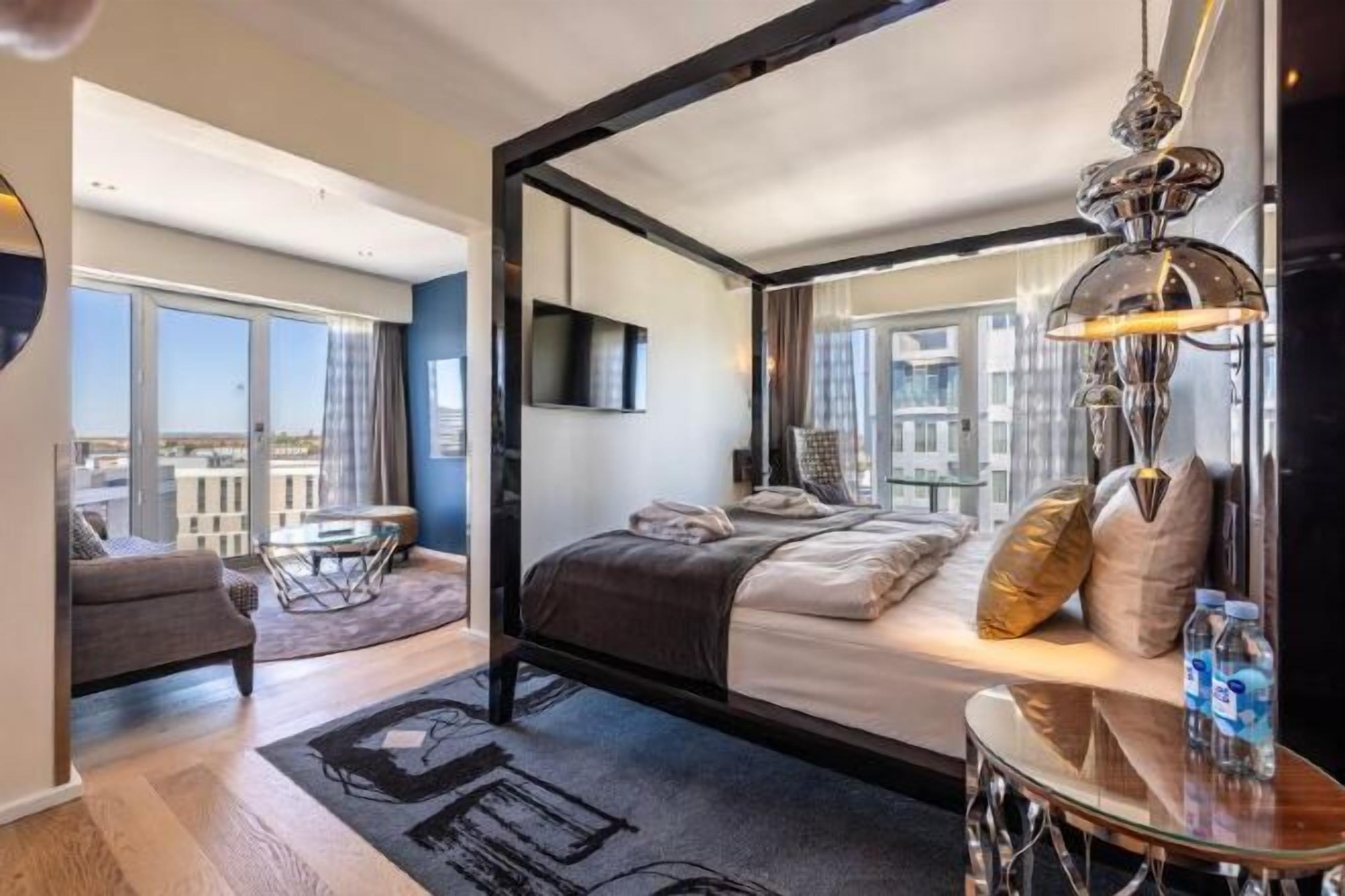 Ropa de cama de alta calidad, camas con pillow-top y minibar 