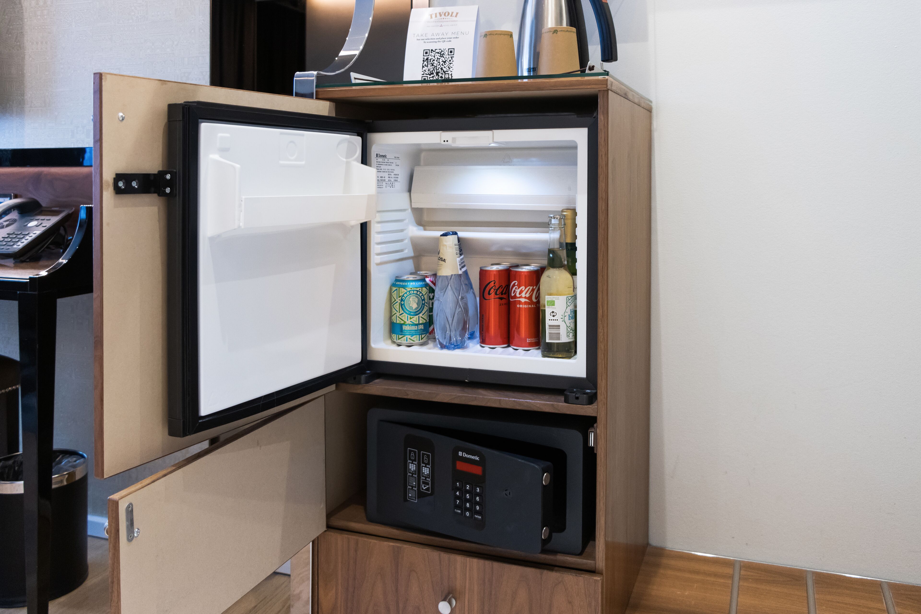 deluxe king double room | 1 bedroom, premium bedding, minibar, in-room safe