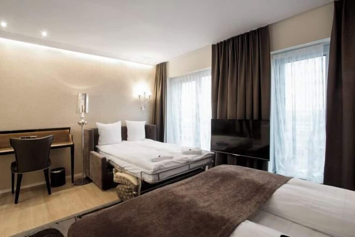 Ropa de cama de alta calidad, colchones con pillow-top y minibar