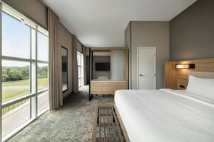 Suite, 1 Bedroom, Mountain View | Hypo-allergenic bedding, pillowtop beds, desk, blackout drapes