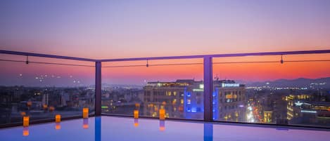 Outdoor pool, sun loungers