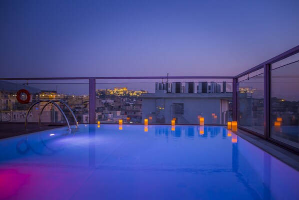 Outdoor pool, sun loungers