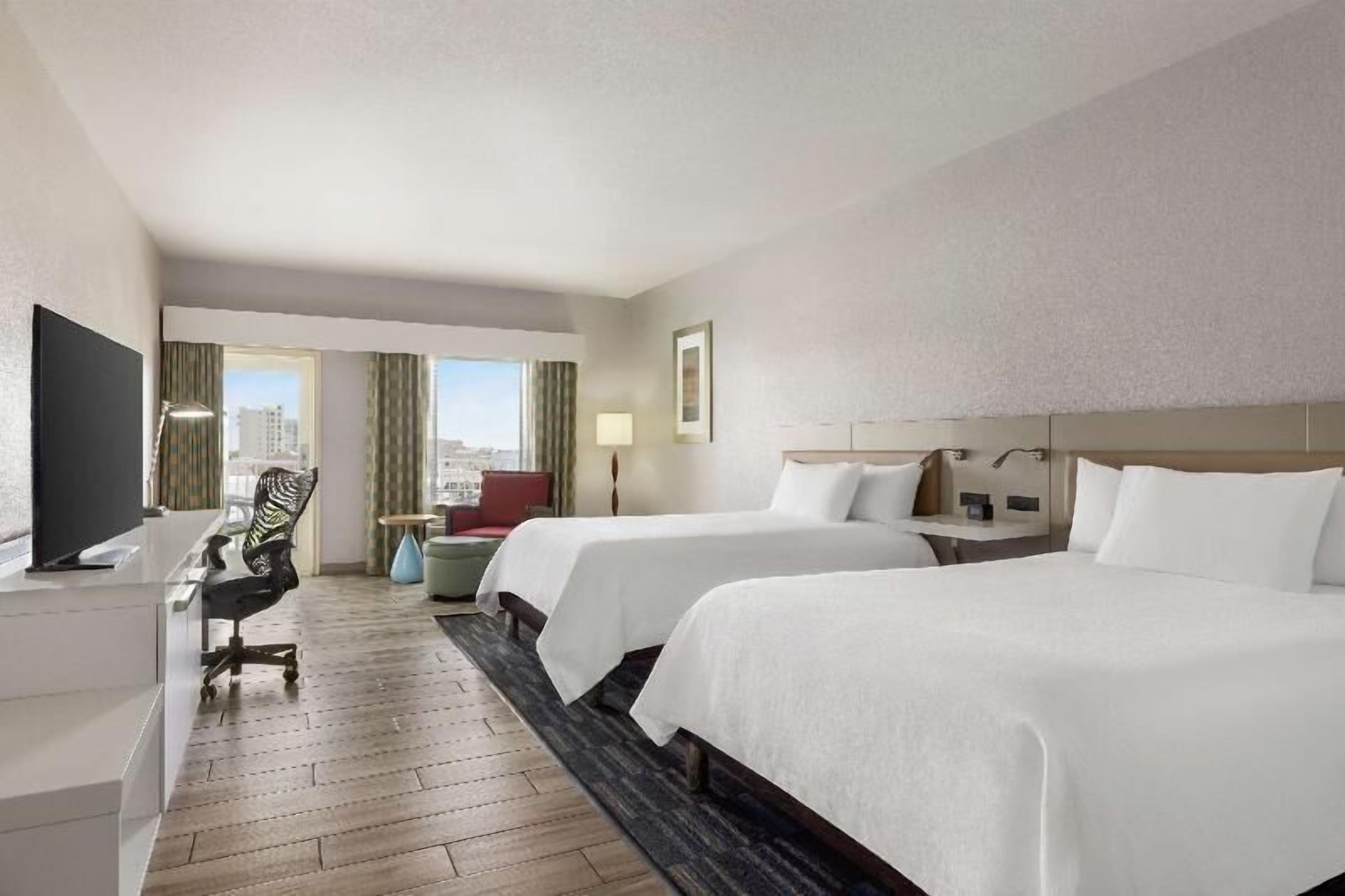 Caja de seguridad en la habitación y escritorio 