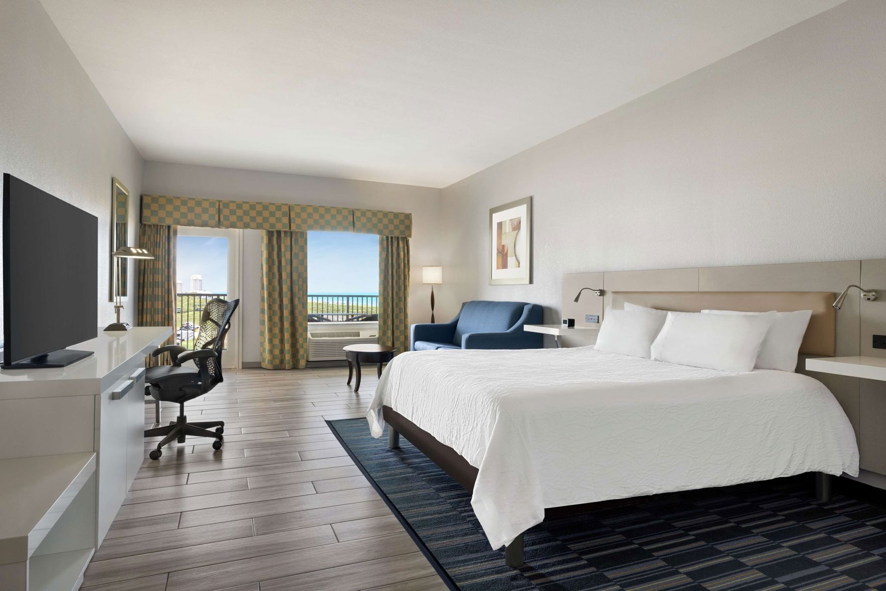 Caja de seguridad en la habitación y escritorio 