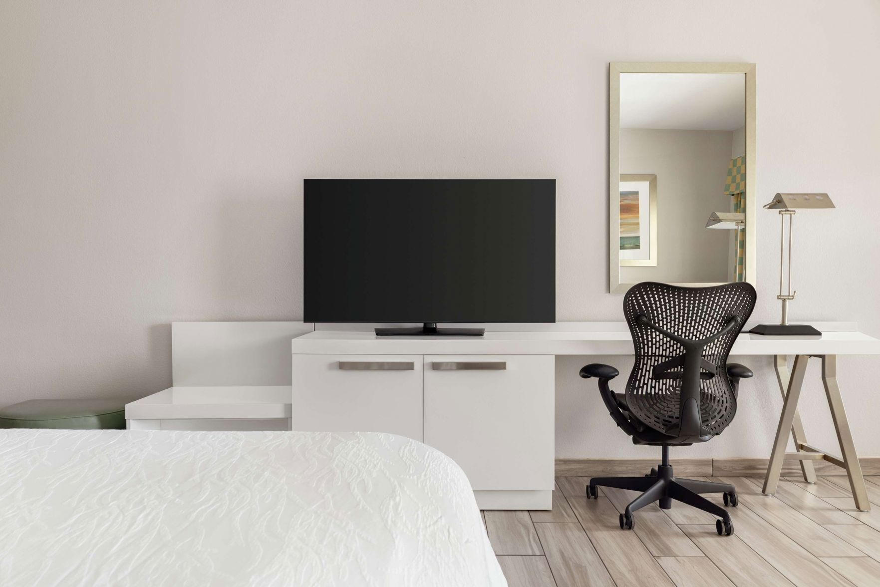 Caja de seguridad en la habitación y escritorio 