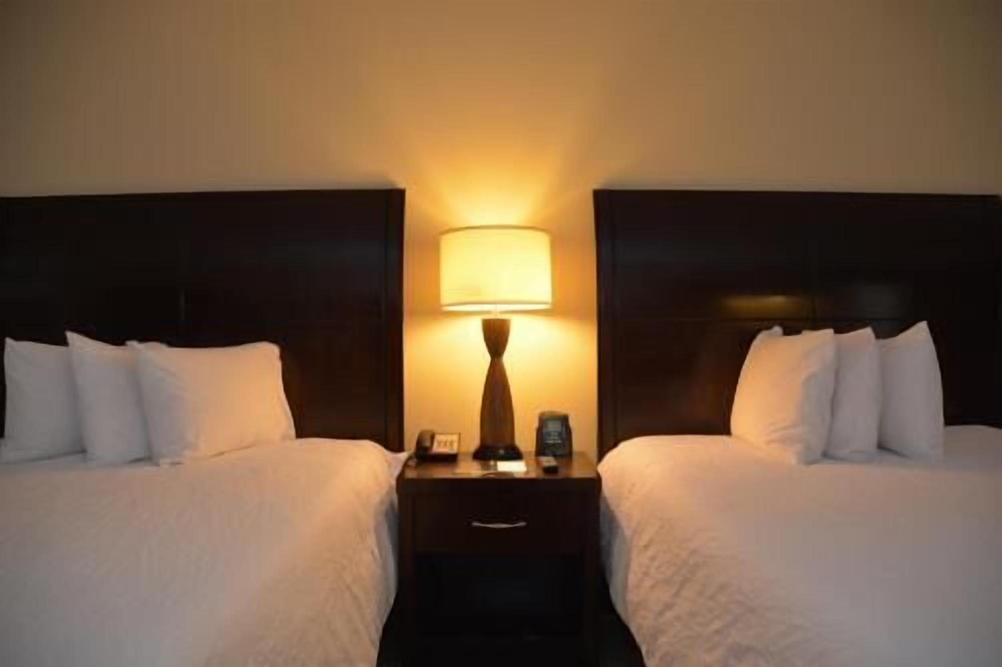 Caja de seguridad en la habitación y escritorio 