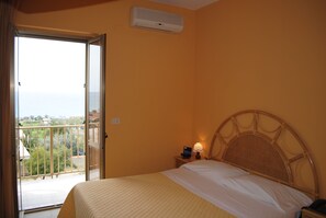 标准房, 庭院 | 迷你吧、客房内保险箱、特色装修、办公桌