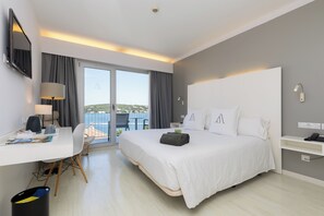 미니바, 객실 내 금고, 책상, 방음 설비