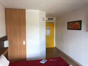 Desk, iron/ironing board, free WiFi, bed sheets