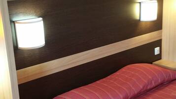 Bureau, chambres insonorisées, Wi-Fi gratuit, draps fournis