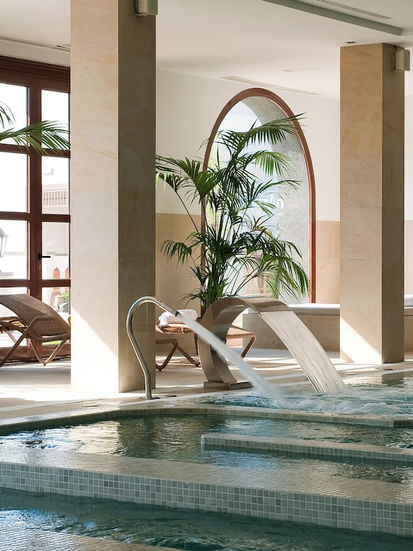 Couples treatment rooms, sauna, steam room, body treatments