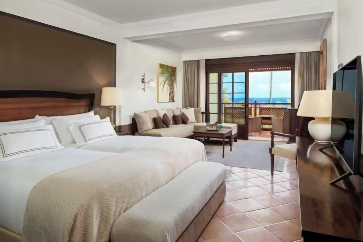 Premium bedding, down duvets, minibar, in-room safe