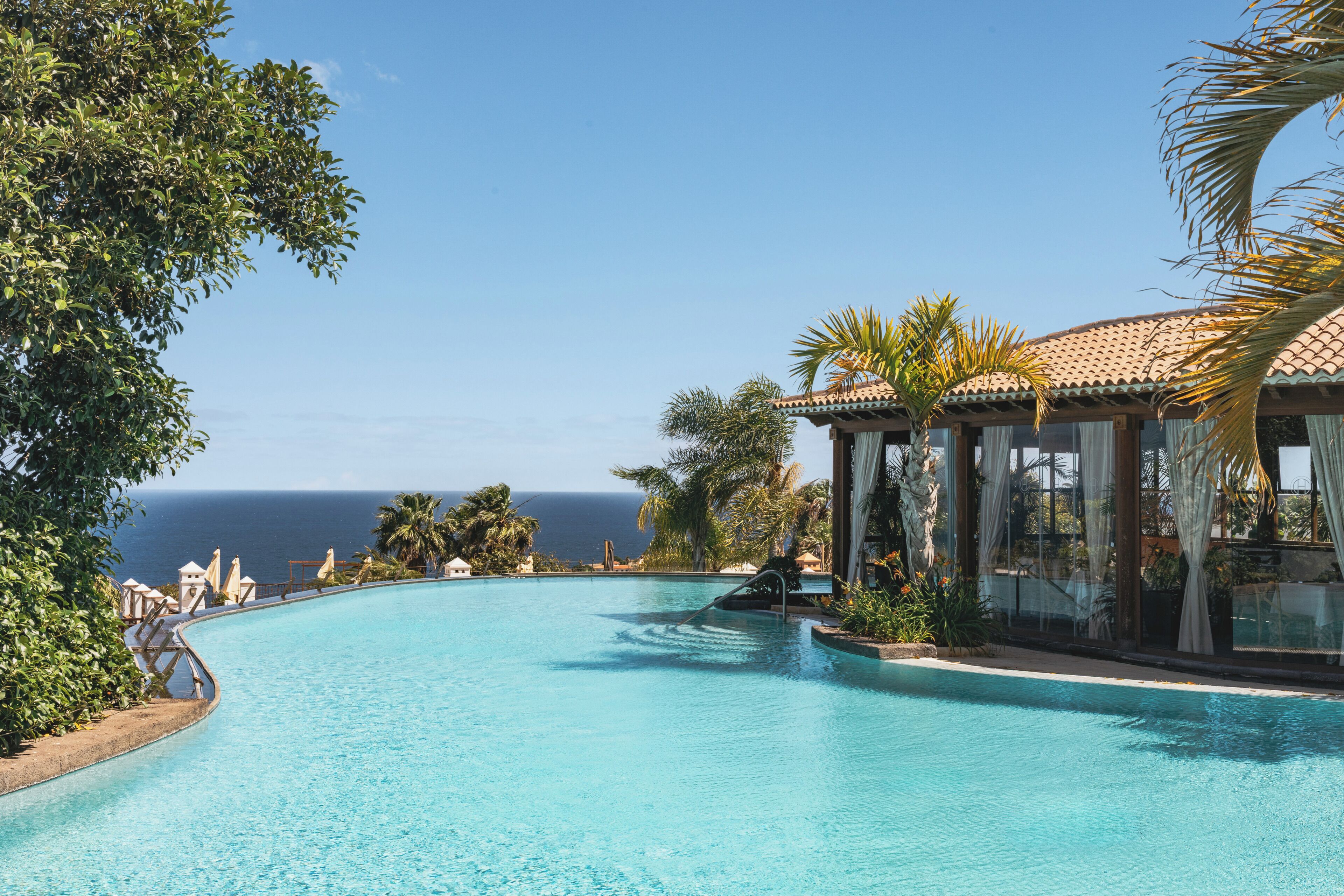 2 outdoor pools, pool umbrellas, sun loungers