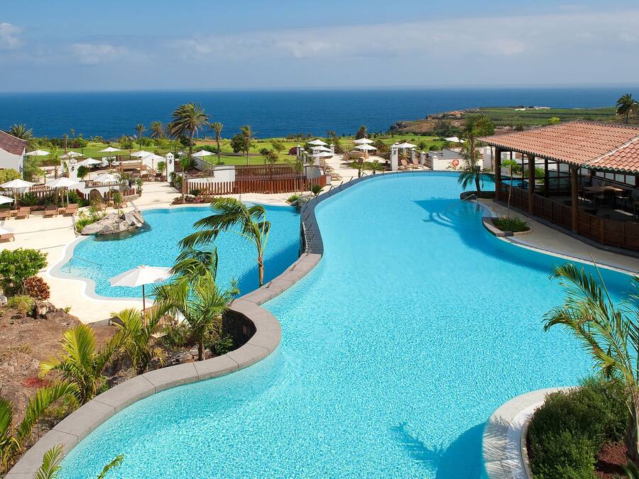 2 outdoor pools, pool umbrellas, sun loungers