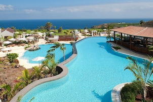 2 outdoor pools, pool umbrellas, sun loungers