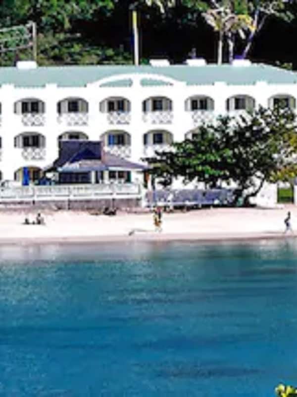 En la playa y playa de arena blanca