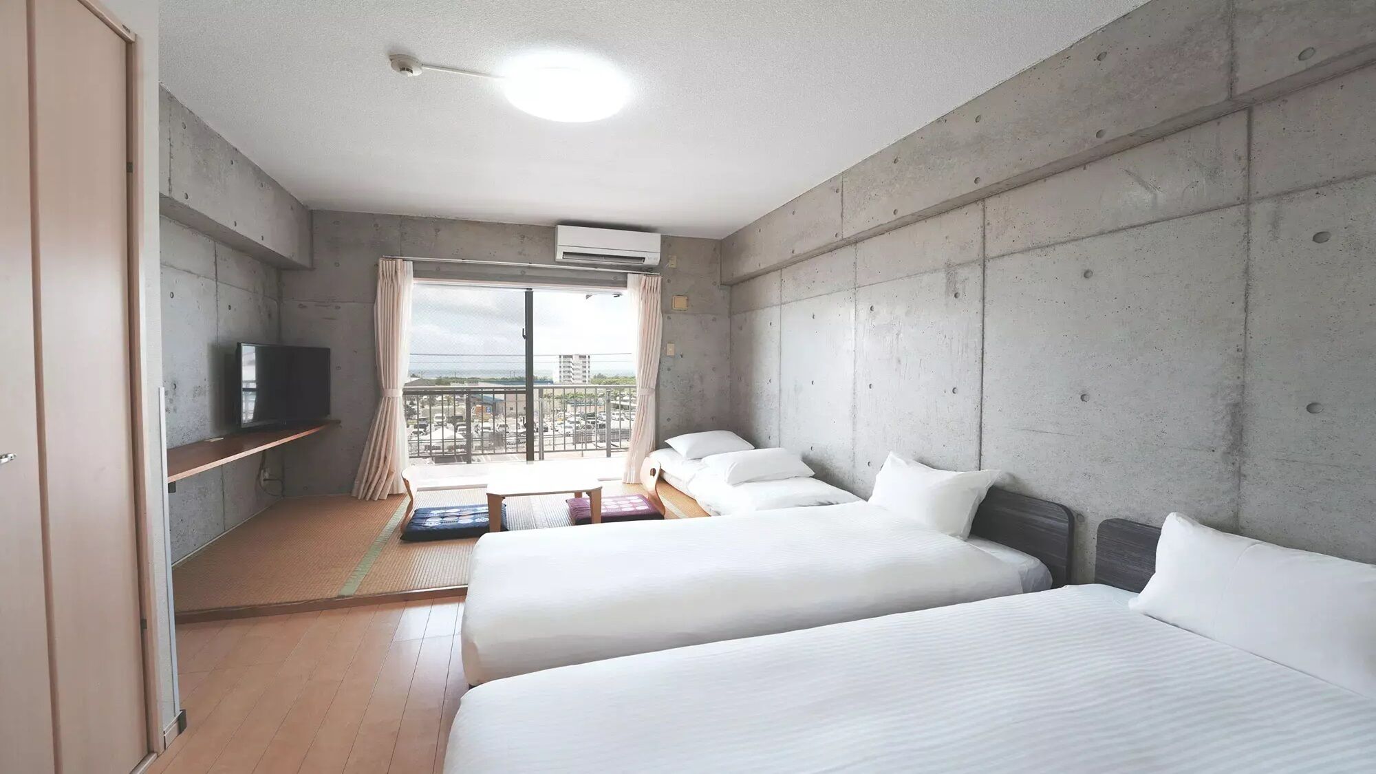 Down duvets, blackout curtains, soundproofing, free WiFi