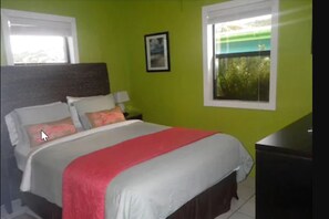 Rom – standard, 1 queensize-seng, tekjøkken | Sengetøy av topp kvalitet, memory foam-senger og individuelt dekorert