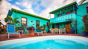 Outdoor pool, pool umbrellas - St John Inn (St. John)