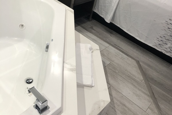 Studio Suite, 1 King Bed, Non Smoking | Private spa tub