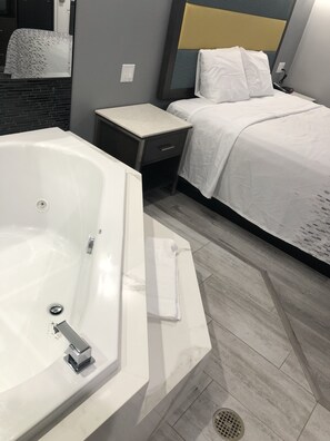 Studio Suite, 1 King Bed, Non Smoking | Private spa tub