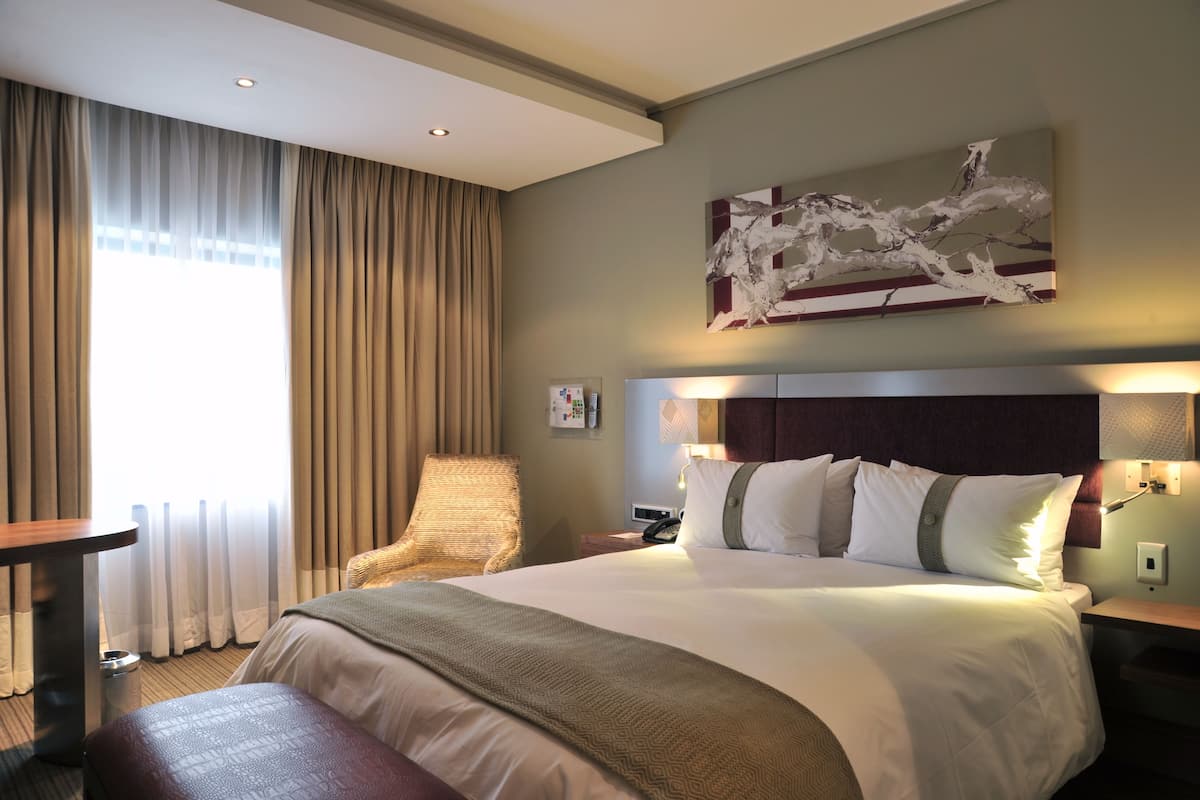 Premium bedding, in-room safe, desk, soundproofing